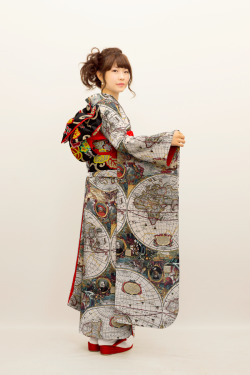 gunthatshootsennui:  onlyeasy: Constellation print and map kimonos 