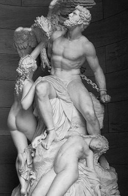 Statues-And-Monuments:  Statues-And-Monumentsberlin Statue By Mo6 Statue Of Titan