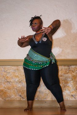 planetofthickbeautifulwomen:   Plus Model Ijeoma Ibeabuchi doin a Solo Dance @ The 8 Plus Divas Fashion Show 2012 