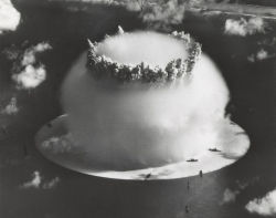 Wilson Cloud Chamber Effect Standard Fat Man type Mk 3A fission bomb, subsurface burst, -27.5 m(-90ft)depth, 23Kt yieldtest name: Baker,Operation Crossroads, 1946
