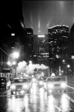 fromme-toyou:  Rain on Park Avenue New York City, New York Minolta SRT 101 / FujiFilm Neopan 1600  