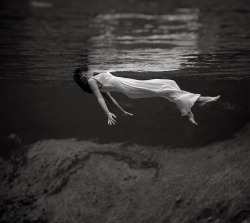 Lady in the Water: 1947 | Shorpy Historical