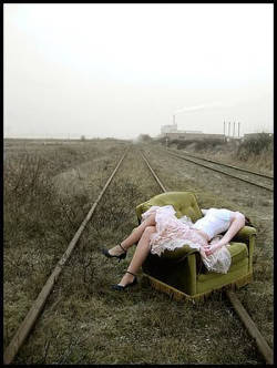 randomanimosity:  bubbleant: I’m just waiting for that one train that will take me home. Train tracks. &lt;3.  &lt;3
