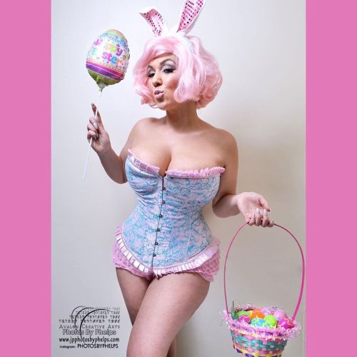 Happy Easter with model Crystal Rose #throwback #eggs #easterbasket #pinkwig #easter #photosbyphelps   https://www.instagram.com/p/B-4tz3Hgfb8/?igshid=uewkiamy53