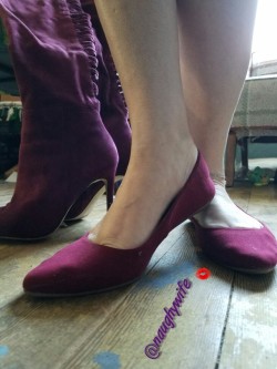 salntandslnner:  👠 Friday Flats @Heels4days  Alternatives 😘 ~ @naughywife 💋As much as I love heels, I gotta say that when a woman know s how to wear a nice pair of ballerinas it drives me crazy. So elegant and cute! Thanks so much @naughywife