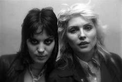 alassinsane7:  “The Devil and the Angel” Joan Jett and Debbie Harry, backstage at the Tower Theatre in Philadelphia, 1978 Photo taken by: Scott Weiner 