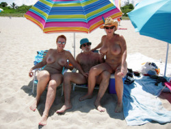 beach-boners:  Beach-Boners.tumblr.com