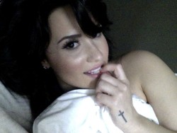 Free-Celebrity-Porn:  Demi Lovato Nude Selfies Leaked