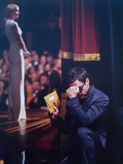 crimsonpoppyfields:  Oscars 2012 Sticking his gum onto a nearby napkin, Robert Downey Jr. struck a Tim Tebow style pose before joining co-presenter and Iron Man co-star Gwyneth Paltrow onstage. “Really, how’s my hair?” He quizzed her as they walked