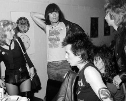 hiroag:Dee Dee Ramone, Sid and Ari Up of The Slits. Ramones concert, London, June 4th, 1977