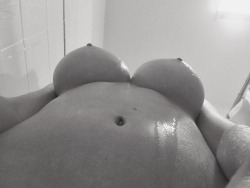 bare-expression:  The view from eating my pussy in the shower.
