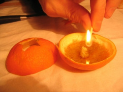 daily-inspiration-fun:  How to make a clementine candle http://fancy-deco.com/diy/how-to-make-a-clementine-candle