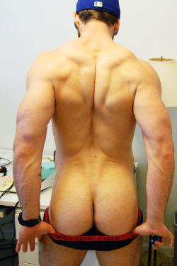 spreaddeagle:  Marc Fitt i recognize that ass anywhere!! xoxo
