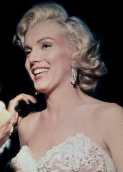 perfectlymarilynmonroe:  Marilyn photographed at the Jack Benny