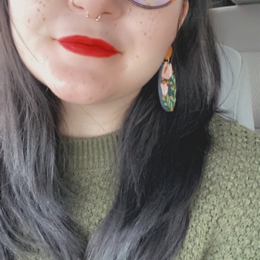 your-garden-variety-fangirl:my hair is a mess and it’s hot out but look @ these cute earrings. 🌼