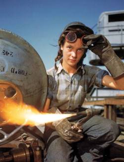 nosoysanta:  see this? this is not cosplay, this have not filter, this is the real deal.she is   “Wendy the welder” a 12yo girl making f*king submarines for the US Army during WWII. and she is awesome.Autor: Bernard Hoffman, LIFE Magazine  
