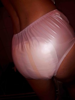   My first time in plastic pants with a stuffer (8 pics)I never tried this before and now I really like it :)I’m wearing soft PVC plastic pants, with a Moliform Premium Soft Light stuffer. It was kinda scary peeing just like that, but it turned out