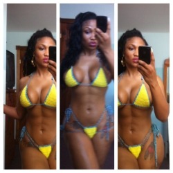 allthickwomen:  Kyra Chaos and her…abs