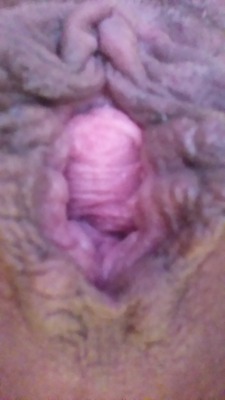 ruiningmypussy:  My pussy feels like it’s falling out  Starting too very slightly. Not bad for an 18yo.