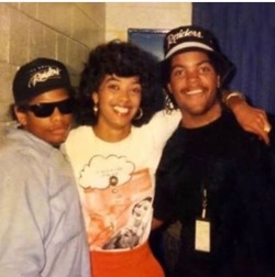 eazy-taughtme:  Eazy, a fan, and Cube 