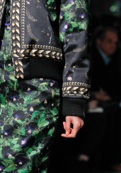 girlannachronism:  Givenchy fall 2011 rtw details 