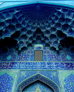 smithsonianmag:  Photo of the day: Blue arch of a mosque in Isfahan Photo by Tandis Khodadadian (Woodland Hills, CA); Isfahan, Iran  Amazing design