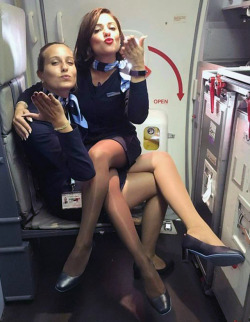 hoseloverlv:wish I had them on my last flight, love to sniff their hot sweaty pantyhose feet after a long flight