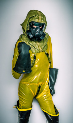 Rubbermayhem:  Everything About This Suit Makes Me Hard.  Love The Suit And The Boots