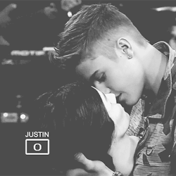 jol-ie:  a-rtist:  i just cant deal with this like i litrally cannot even, i cant even. i am unable to even, i have lost my ability to even, i am so unable to even.  i know it’s a mannequin but imagine being kissed by justin like that i can’t even.