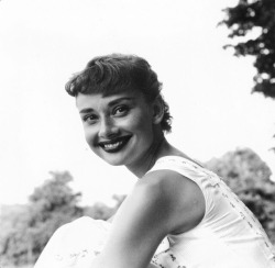 ladyaudreys:  Audrey Hepburn