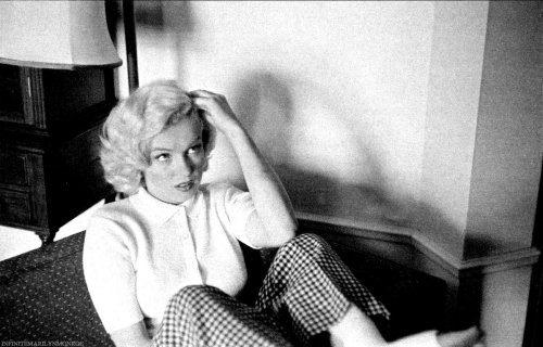 Porn photo infinitemarilynmonroe:  Marilyn Monroe photographed