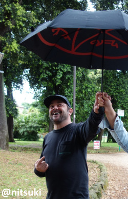 nitsuki:  Mark Sheppard @ JIB5 Roman Holiday 2014 He’s so scared of the demon trap umbrella that later on in JIB whenever he saw that thing he tried to escape lol 
