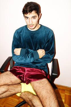 OMG - those legs - that face! Rowr!