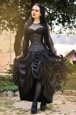 gothicandamazing:  Model, Styling &amp; MUA SilkyTop &amp; Skirt Dark in love / GothlolibeautyCorset Burleska Corsets / The Gothic ShopWelcome to Gothic and Amazing |www.gothicandamazing.com  