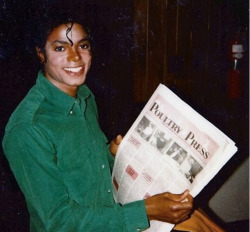 pinkcloudturnedtogrey:  Michael Jackson’s Vitiligo in 1988 when he didn’t cover it with make up
