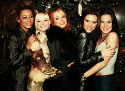 spicefreakout:  okay that’s my christmas present to all of you guys : a pic with all the spice girls smiling !!!! Pretty rare shit.You’re welcome. 