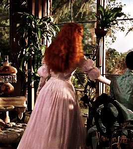 perioddrama:Sadie Frost as Lucy WestenraBram Stoker’s Dracula (1992) dir.: Francis Ford Coppola