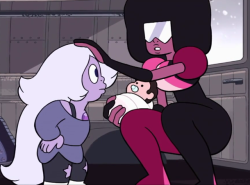 squaremomgsquad:ALSO!! Garnet doing to head pat thing!!!! So! Good! What the fuck!! I LOVE HER