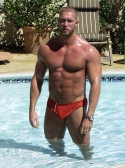 greenspeedos:  rugged red hunk  Muscular, nice pecs, and a bulge - dam he is handsome.