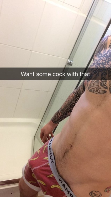 straightlad81:ukhotlads:  Snapchat requestMore of him and other straight guys on UKHotLads! Send your requests in to see your straight mates naked! (Snapchat or Facebook names)  I know him 