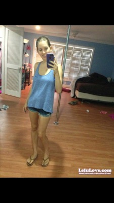 Tank top and short shorts and #flipflops :) http://www.lelulove.com Pic