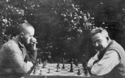 thesoviette:  Bertolt Brecht and Walter Benjamin playing chess in the summer of 1934
