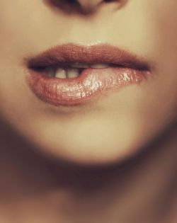 yourclassyslut:  Lip biting