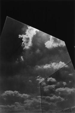 regardintemporel:  Kikuji Kawada - Glasshouse and Sky, Tokyo, 1981 