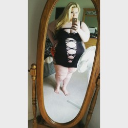 destinybbw:  Now if we’re talking bodies… you got a perfect one… #bbw #ssbbw #fatbabe #cellulite #belly #fat #effyourbeautystandards #honormycurves #webmodel   Tap that