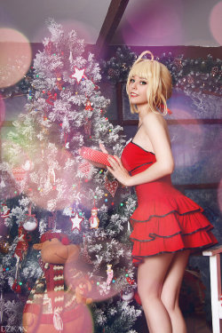 hotcosplaychicks: Fate/Extra - Saber Nero Christmas by Disharmonica   Check out http://hotcosplaychicks.tumblr.com for more awesome cosplay 