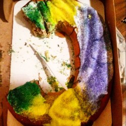 Mmmmm&hellip; #kingcake in #NewOrleans during #mardigras is delicious! Just don&rsquo;t choke on the baby. If you find him, you have to buy the next cake. Cinnamon bread is the most common but the #cheesecake rumors persist. Haven&rsquo;t found one of