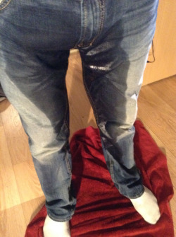 itsomorashi:  Another jeans wetting today