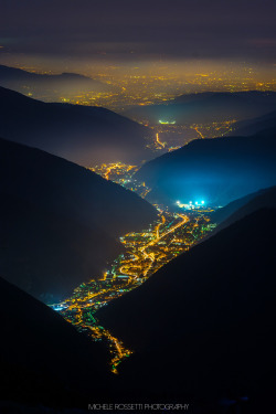 travelgurus:  Una Valle di Luci (A Valley of Lights) by   Michele Rossetti   - Brescia City in Italy    Travel Gurus - Follow for more Beautiful Photographies!    