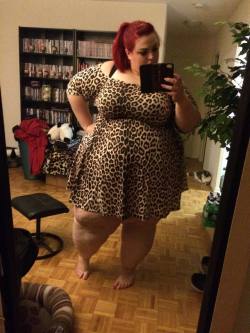 canklelover: pardonmewhileipanic:  not sure what to wear to crystal’s bday party  wear whatever you want as long as you showoff those sexy cankles!  Beauty standards… Juicy Jackie 			5'4&quot; 			407  /- 			 			185 kg 			BMI: 56.8 		